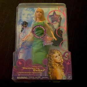 Taylor Swift Teardrops on my Guitar Barbie Doll. Jakks Pacific